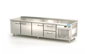 стол охлаждаемый под тепловое оборудование (боковой агрегат, с бортом) 2300*600*620 3 двери, 2 ящика для общепит